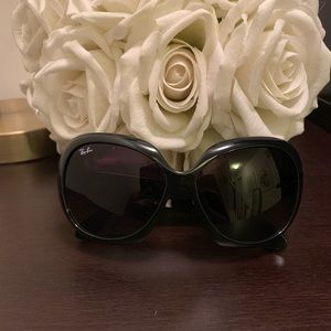 Ray-Ban Jackie Ohh Sunglass ✨Open to offers✨